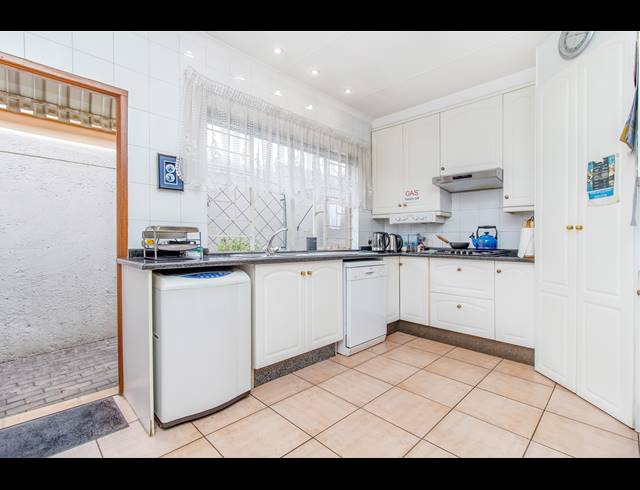 3 BEDROOM FREESTANDING FOR SALE IN KELLAND